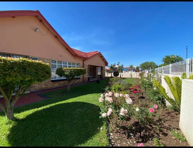 4 BEDROOM HOUSE FOR SALE IN LENNOXTON